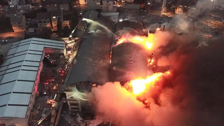 Sultanbeyli'de tencere fabrikasında yangın