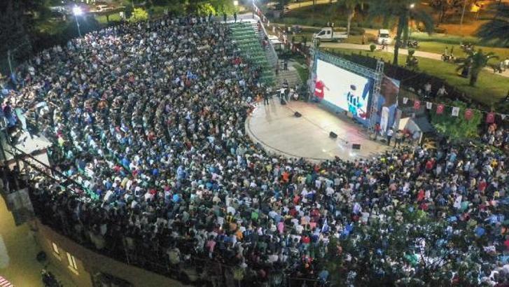 Dev ekranda Adana Demirspor-Galatasaray coşkusu