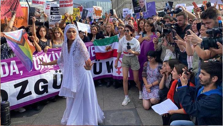 Kadıköy'de Mahsa Amini eylemi