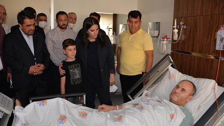 AK Parti Genel Başkan Yardımcısı Sarıeroğlu'ndan yaralı polise ziyaret