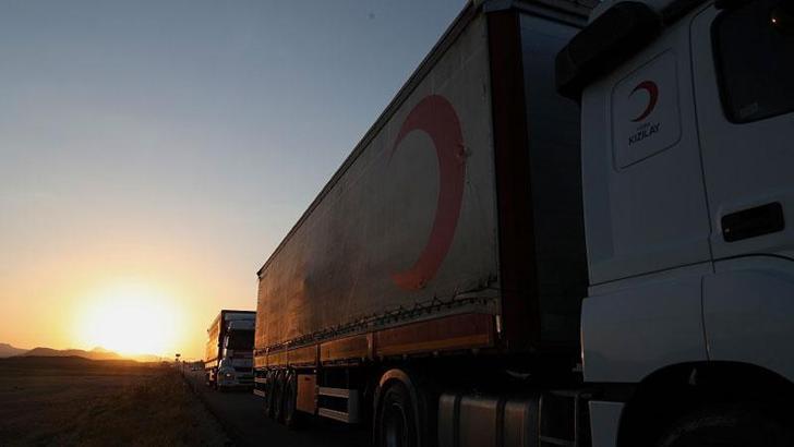 Kızılay’dan Pakistan’a 4 yardım tırı