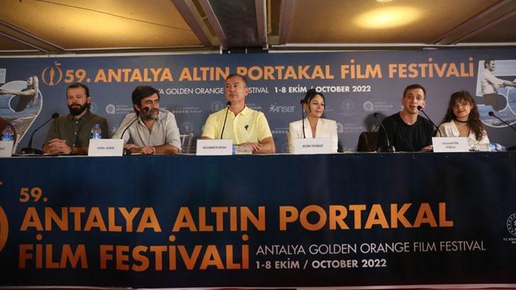 Dünya prömiyeri Cannes'da, Türkiye prömiyeri Altın Portakal'da