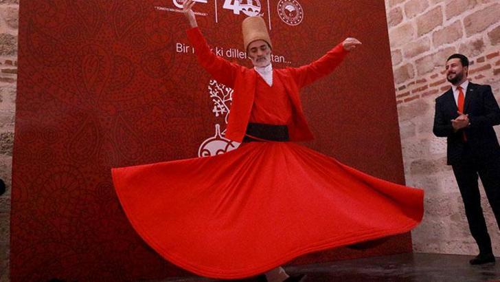 Edirne Kırmızısı Hasat Şenliği'nde 'kırmızılı' keman ve semazen gösterisi