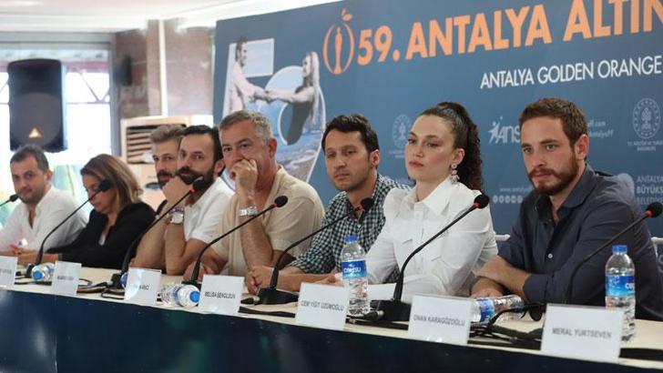 Tiyatro oyunu olarak yazılan senaryodan filmleriyle Altın Portakal'da yarışıyorlar