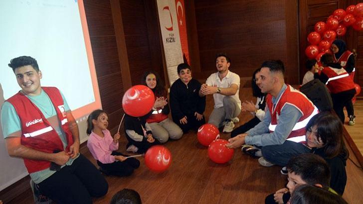 Kızılay, Avcılar’da Mevlit Kandili’nde öksüz çocukları bir araya getirdi