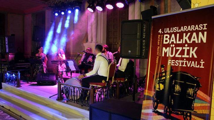 Edirne'de Uluslararası Balkan Müzik Festivali Ketencoğlu konseri ile başladı