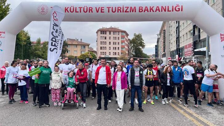 Ankara'da 'Sanat Aşkına Koş-Başkent Kültür Yolu Koşusu' yapıldı