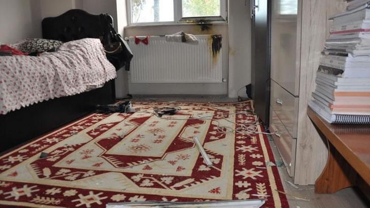 Kars'ta 4 eve yıldırım isabet etti; elektrikli eşyalar zarar gördü