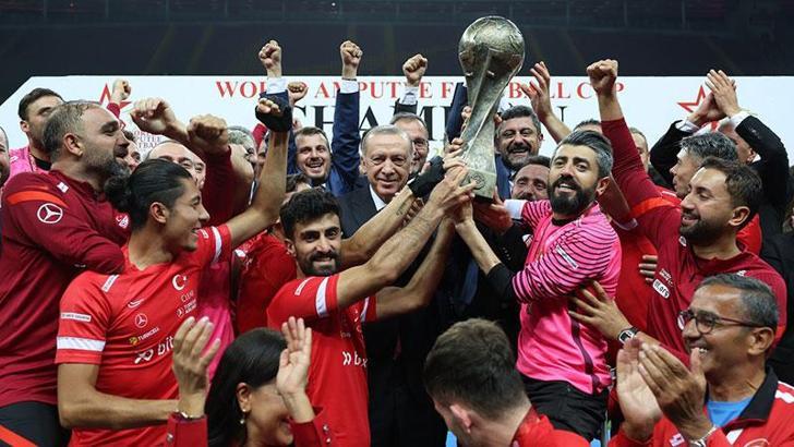 Dünya Şampiyonu olan Ampute Futbol Milli Takımı'na tebrik mesajları