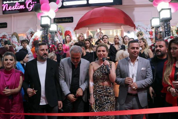 Neslim Güngen, Van şubesinin açılışını yaptı