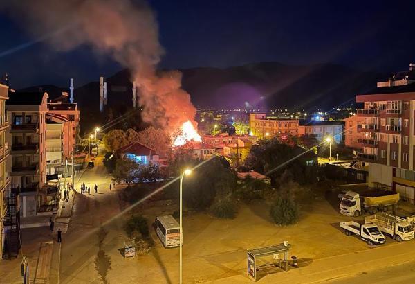 Mahallede korkutan yangın