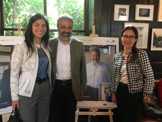 Babalarını fotoğraflandıran kız çocukları ‘Dünya Kız Çocukları Günü’ne dikkat çekti
