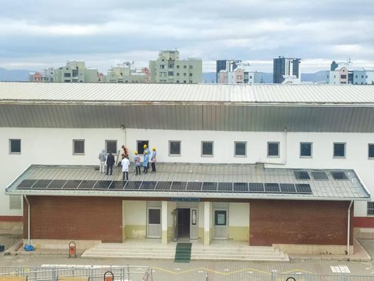 Ankara'daki ilkokulun çatısına güneş enerji panelleri ve yağmur suyu depoları kuruldu