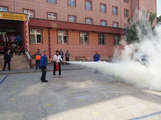 Turgutlu'da öğrencilere deprem ve yangın tatbikatı