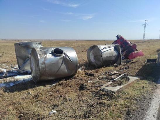 Devrilen süt tankerinin sürücüsü öldü