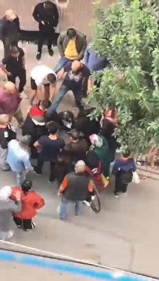 Esenler'de 15 yaşındaki kızı taciz ettiği iddia edilen şüpheliyi linçten polis kurtardı