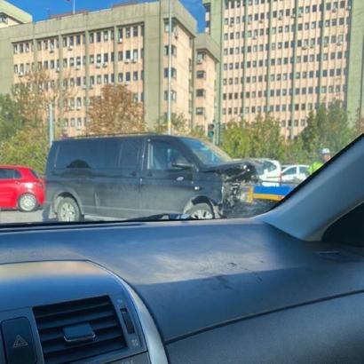 HDP'li vekillerin bulunduğu minibüs ile taksi çarpıştı: 1 ölü, 3 yaralı