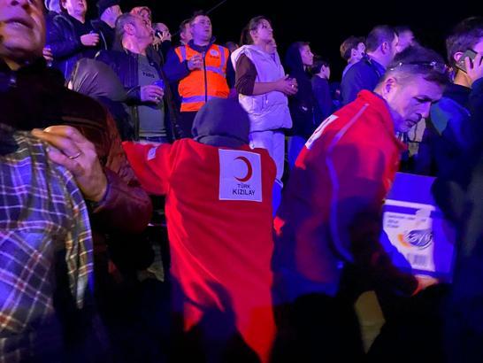 Kızılay ekipleri maden ocağındaki yardım çalışmalarına destek veriyor