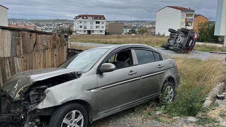 Arnavutköy'de otomobille pikap çarpıştı: 2 yaralı