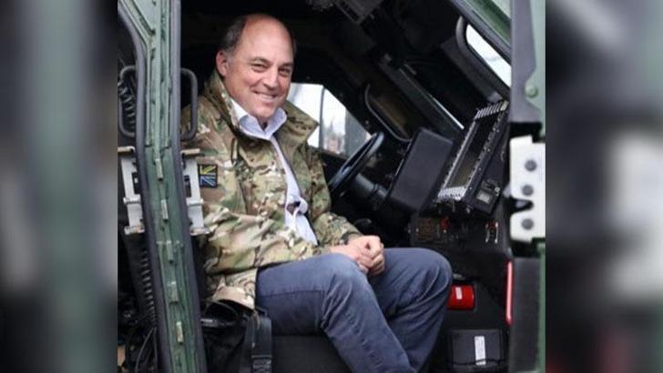 İngiltere Savunma Bakanı ‘Başbakanlık’ için yarışmayacak