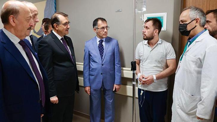 Bakanlar yaralı madencileri ziyaret etti