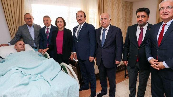 Çavuşoğlu, polisevi saldırısında yaralanan polisi evinde ziyaret etti