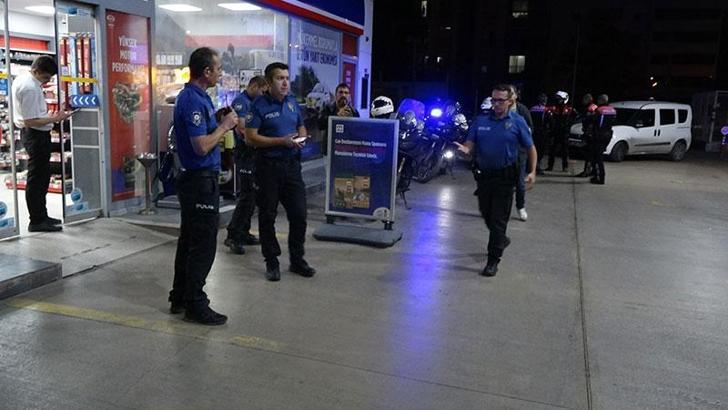 Bıçaklı saldırıda yaralanıp, akaryakıt istasyonun marketine sığınarak kurtuldu