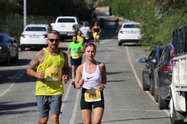 Kaş Yarı Maratonu'nda madalyalar Türk ve Rus sporcuların
