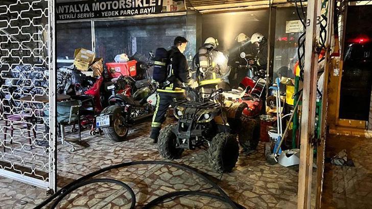 Antalya’da motosiklet dükkanında çıkan yangın maddi hasara yol açtı
