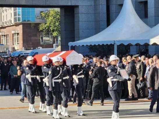 Şehit polis için İstanbul Emniyet Müdürlüğü'nde tören