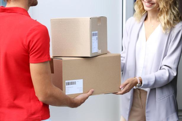 Seyahat tutkunları, 'freelance kurye' olarak para kazanıyor