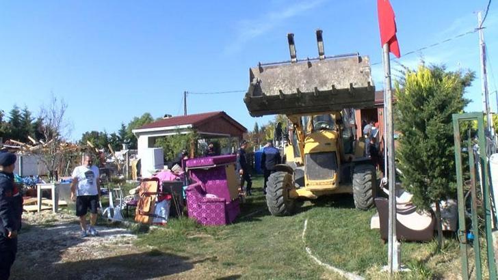 Çatalca'da çok sayıda kaçak yapı yıkılıyor