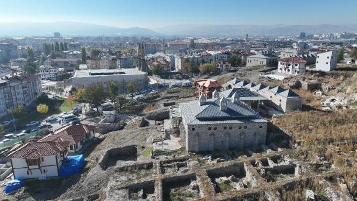 Sivas Tarihi Kale Projesi'nde çalışmalar sürüyor