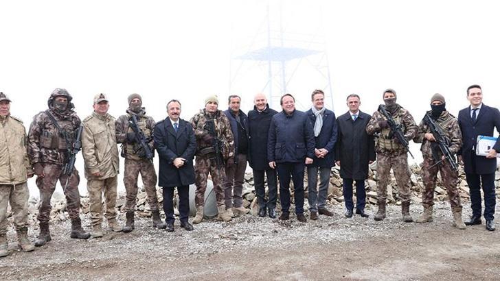 Bakan Soylu, Türkiye-İran sınırında incelemelerde bulundu