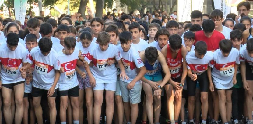 29 Ekim Cumhuriyet Koşusu birincilerine tam altın verildi