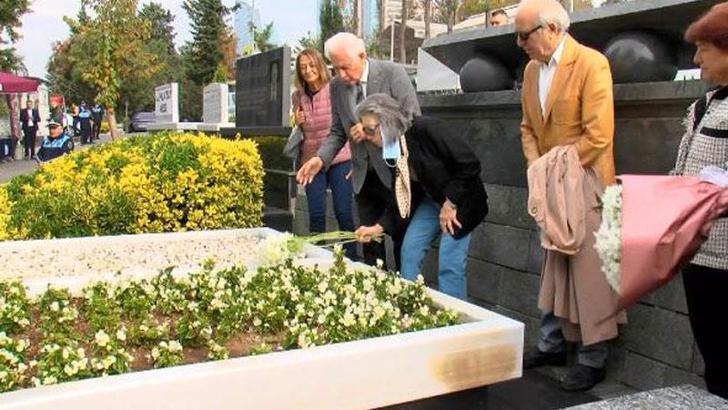 Erdal İnönü vefatının 15'inci yılında mezarı başında anıldı