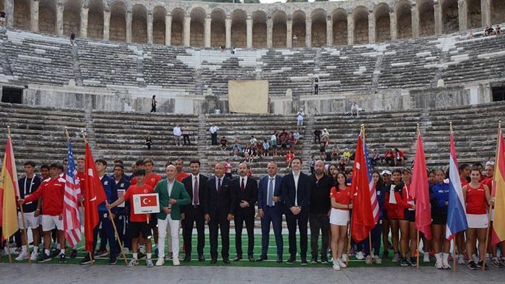 Teniste Dünya Gençler Şampiyonası'nın basın toplantısı Aspendos Antik Tiyatrosu'nda yapıldı