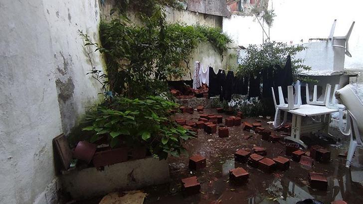 Beyoğlu'nda 6 katlı binanın istinat duvarı çöktü