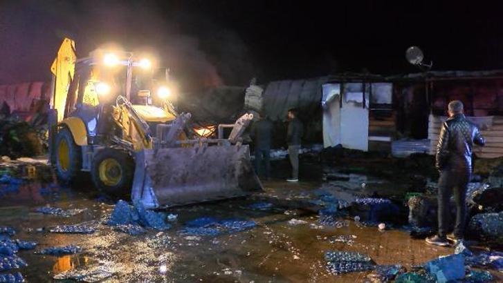 Bursa'da soğuk hava deposunda yangın; 3 işçi dumandan etkilendi (3)