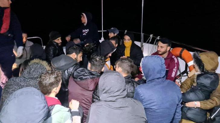 Bodrum açıklarında Yunanistan'ın ittiği 60 kaçak göçmen kurtarıldı