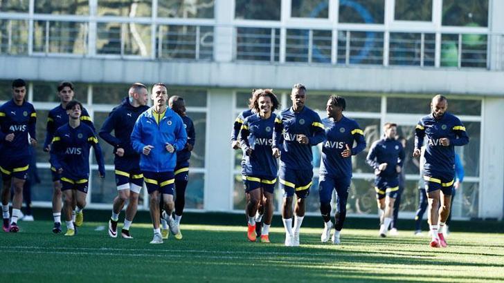 Fenerbahçe'nin Dinamo Kiev maçı kamp kadrosu belli oldu