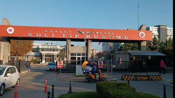 Bağcılar'da eşi tarafından uykusunda silahla öldüren kadının cenazesi Adli Tıptan alındı