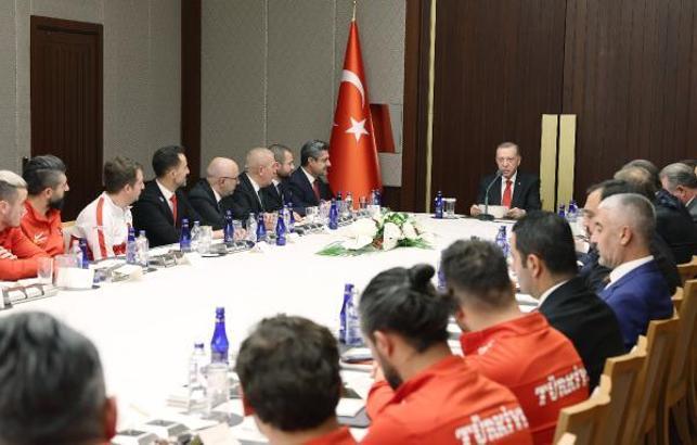 Cumhurbaşkanı Erdoğan, Türkiye Ampute Futbol Milli Takımı'nı kabul etti