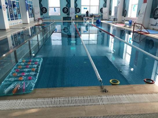 Bağcılar'da  'Engelsiz havuz' hizmete girdi