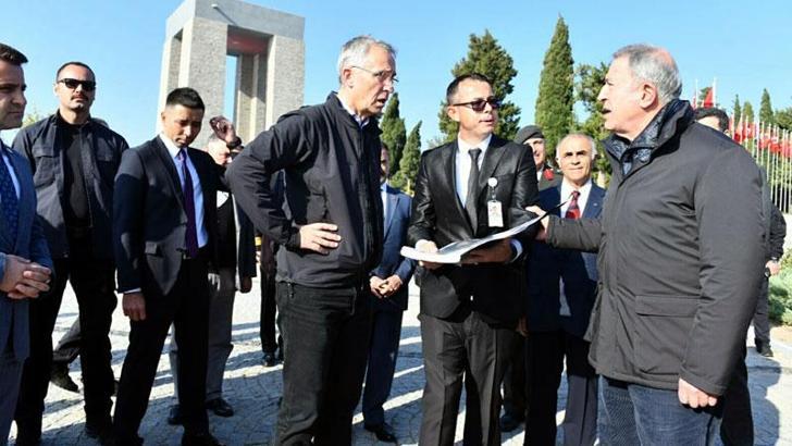 NATO Genel Sekreteri Stoltenberg ile Bakan Akar, Şehitler Abidesi'ni ziyaret etti