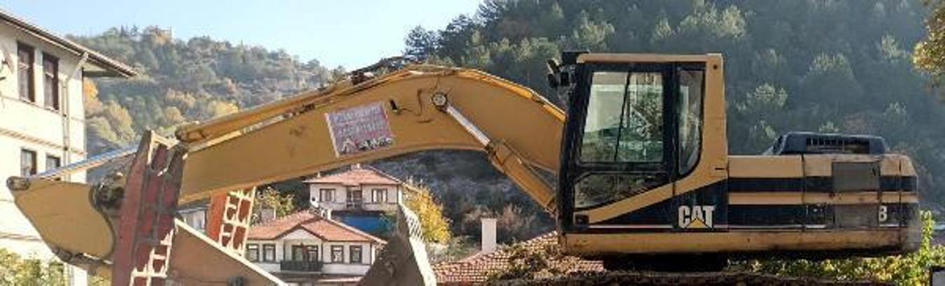 İş makinesi ile define kazısı yapan 6 kişi yakalandı