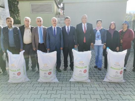 Bahçe’de 32 çiftçiye yerli ve milli buğday tohumu dağıtıldı