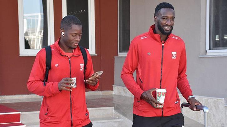 Sivasspor, Fenerbahçe maçı için İstanbul'a gitti