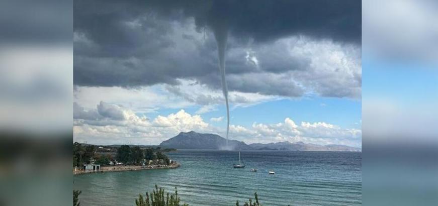 Moments of tornadoes in Datca and Alanya on camera