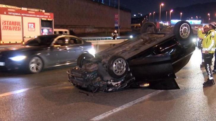 Çekmeköy'de hafif ticari araca otomobil çarptı: 1 yaralı